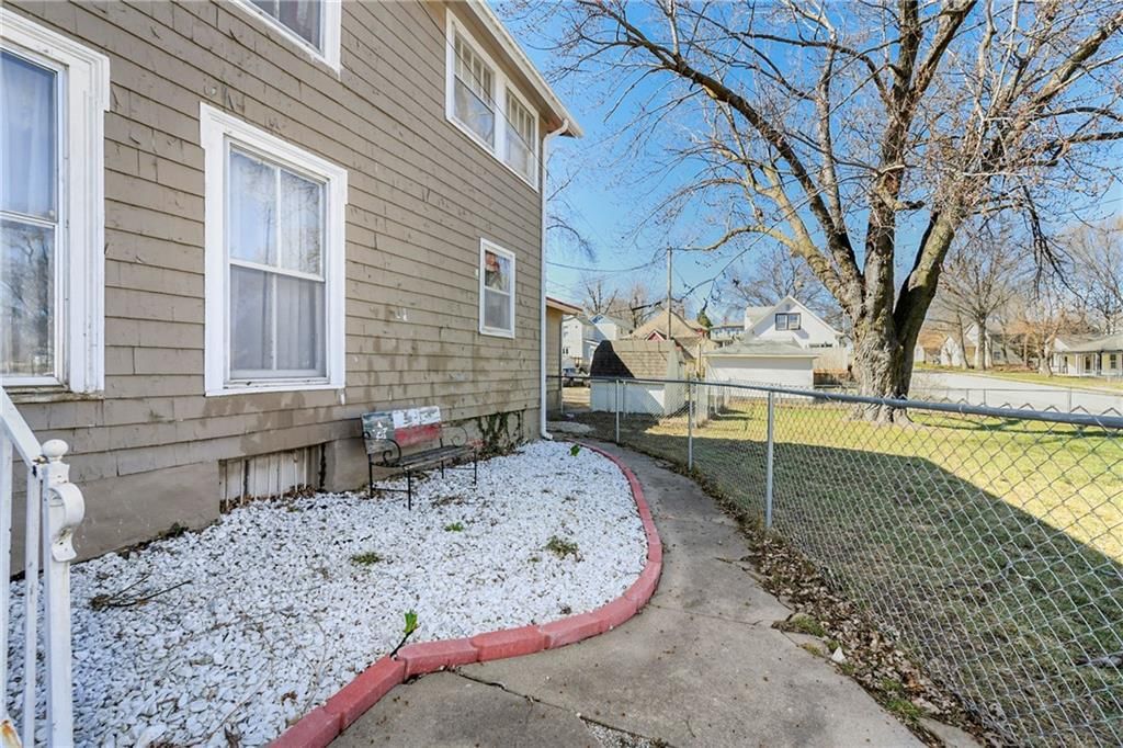 904 3rd Avenue — photo 38