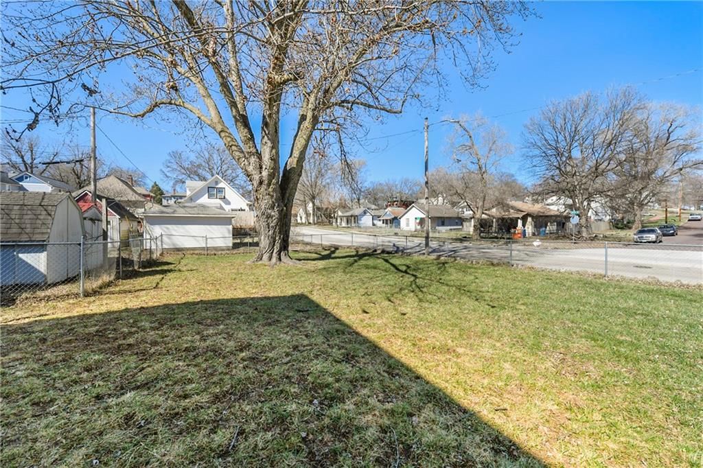 904 3rd Avenue — photo 39