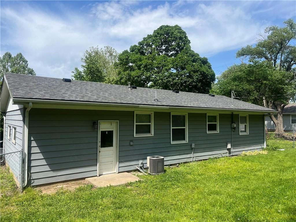 33915 W 83rd Street — photo 2