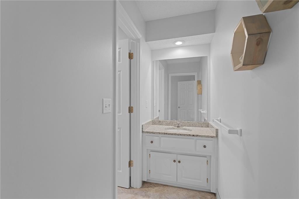 14011 Rosehill Lane — photo 32