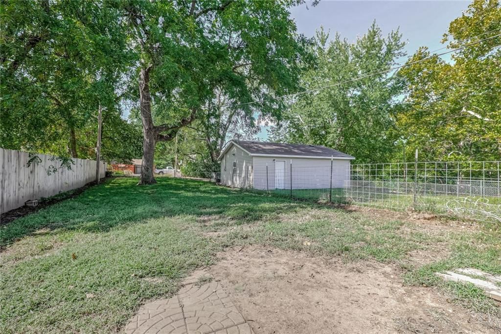 2404 Garland Street — photo 15
