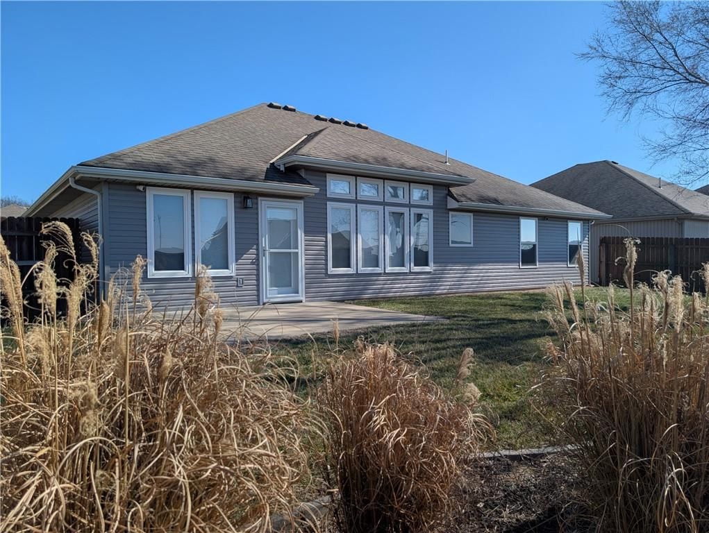 618 Oakmont Drive — photo 2