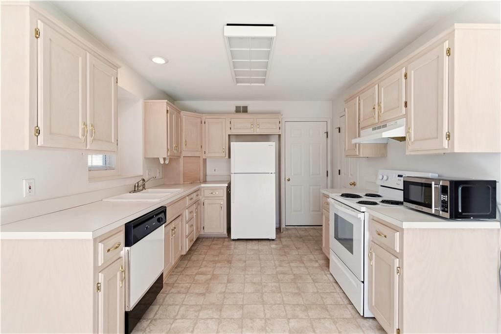 604 SW Hoke Lane — photo 8