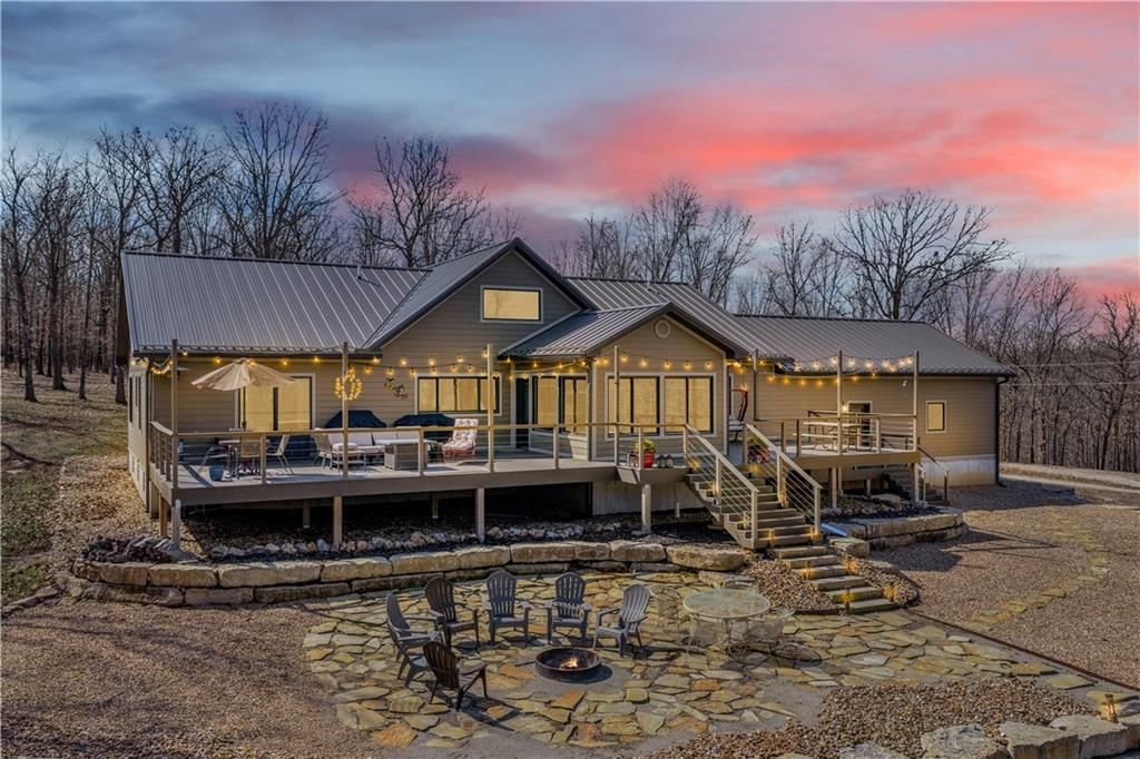 31550 Walsh Place, Edwards, MO