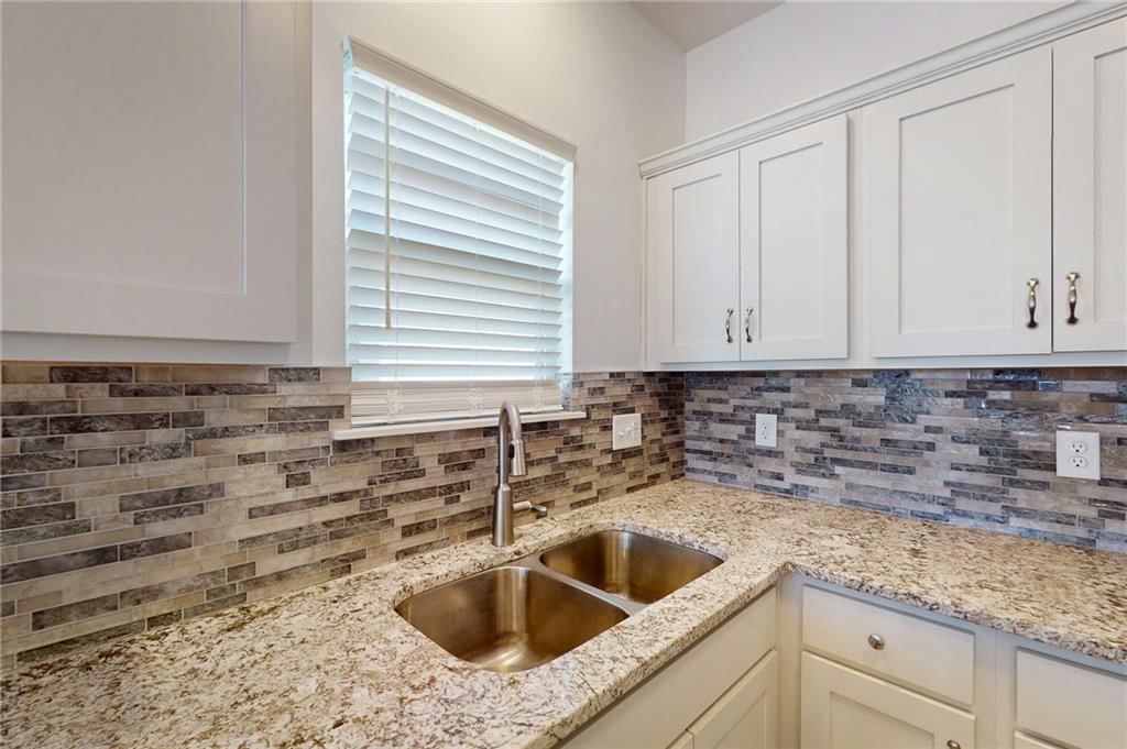 4735 S Union Avenue — photo 17