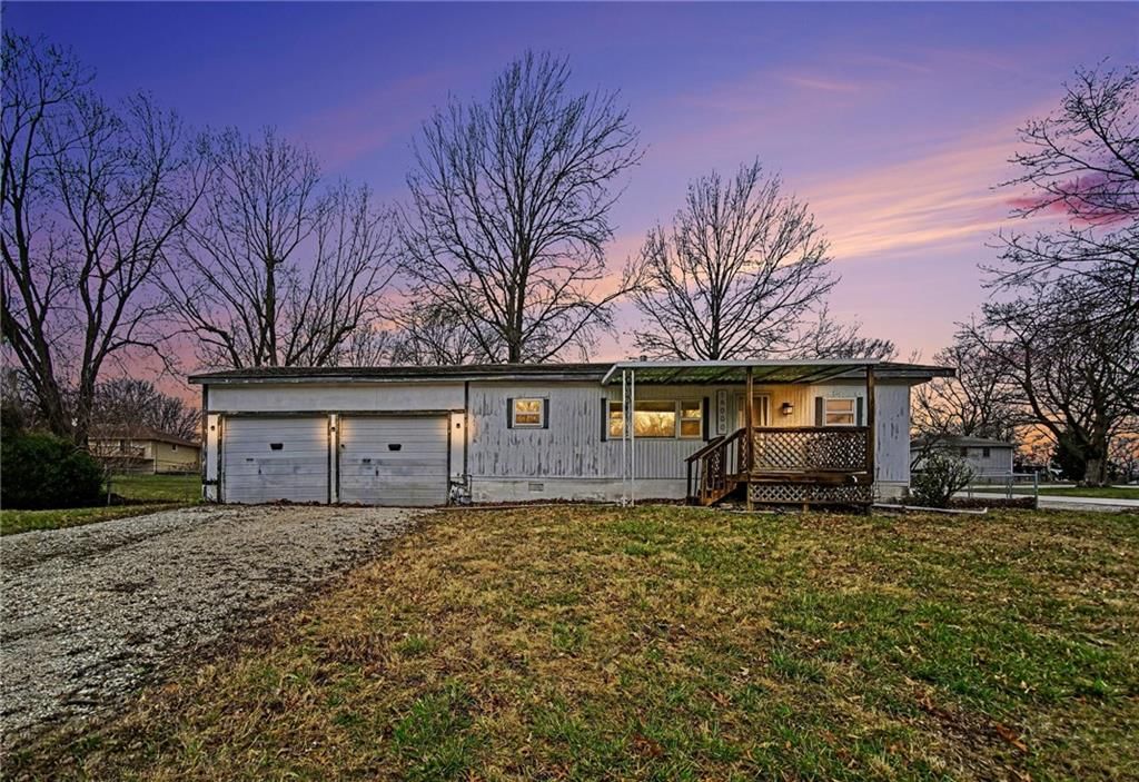 16000 Lawrence Avenue, Belton, MO