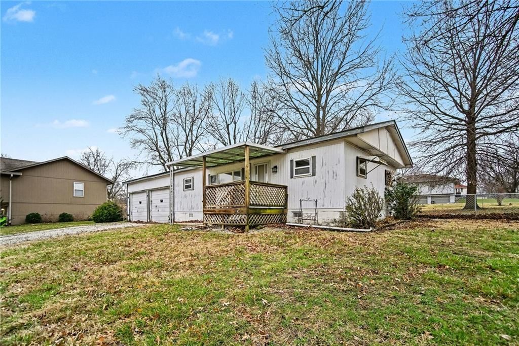 16000 Lawrence Avenue — photo 3