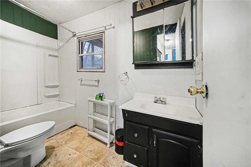 16000 Lawrence Avenue — photo 12