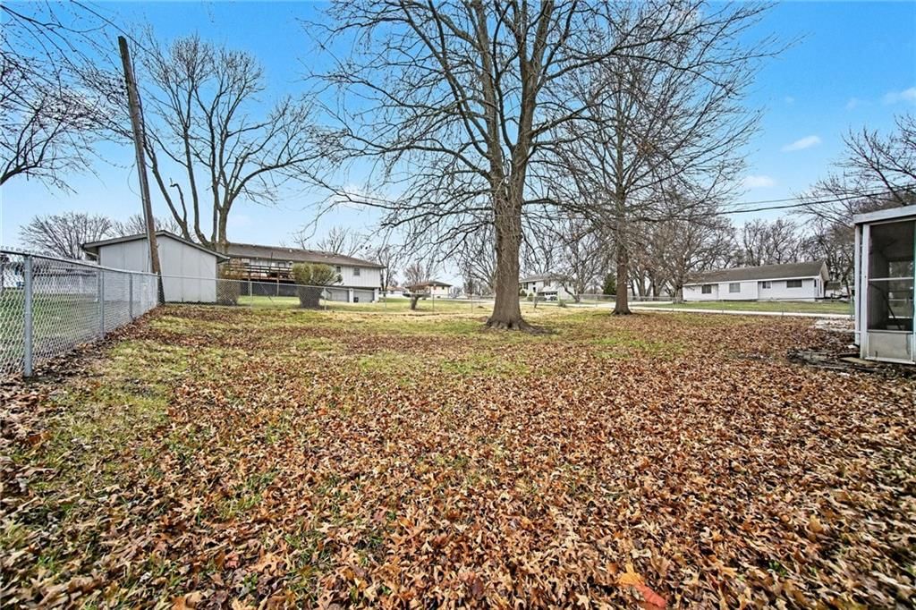16000 Lawrence Avenue — photo 15