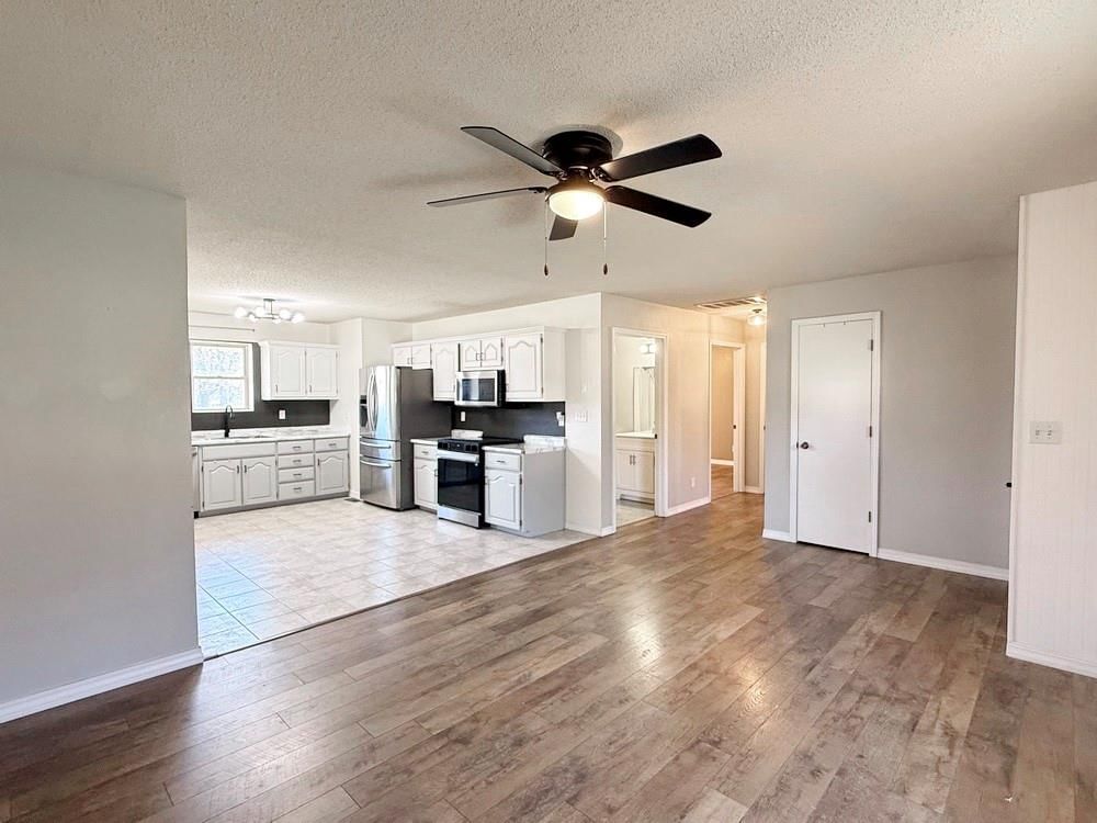 1409 Schrock Drive — photo 9