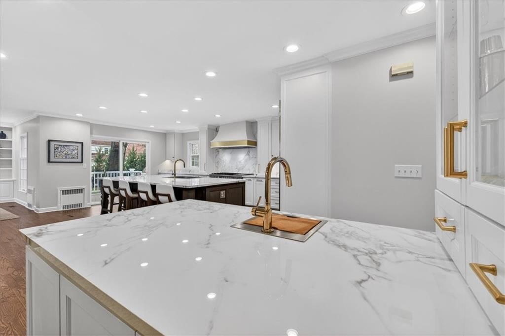 815 W 65th Street — photo 10