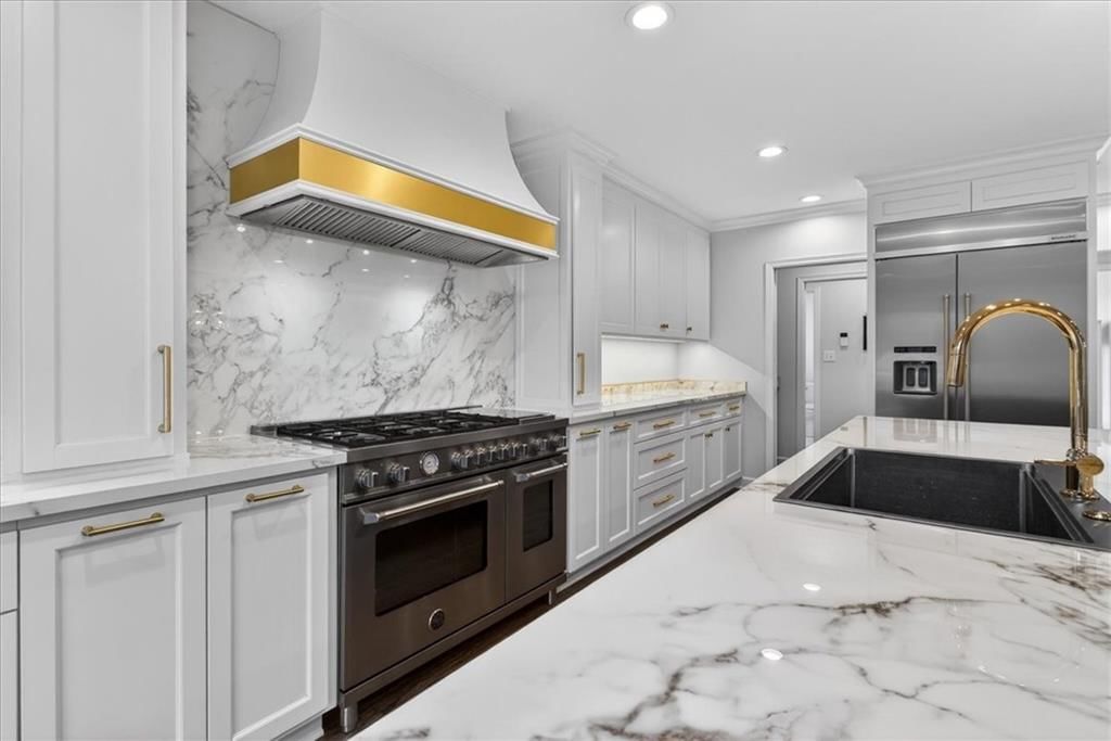 815 W 65th Street — photo 13