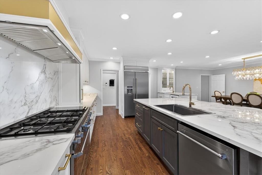 815 W 65th Street — photo 14