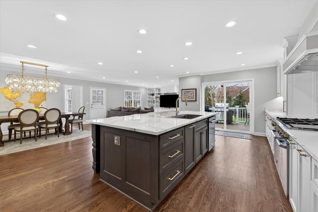 815 W 65th Street — photo 15