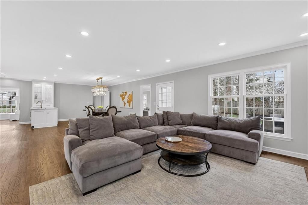 815 W 65th Street — photo 22