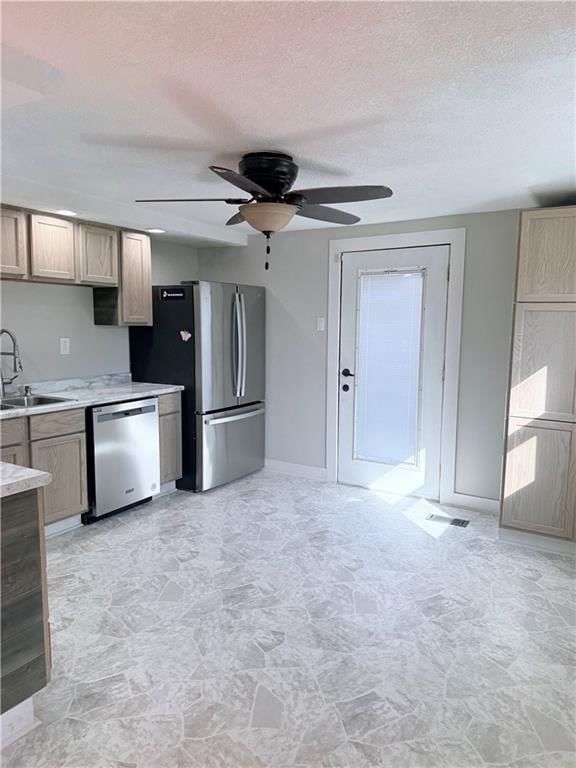 2401 Bittersweet Lane — photo 4