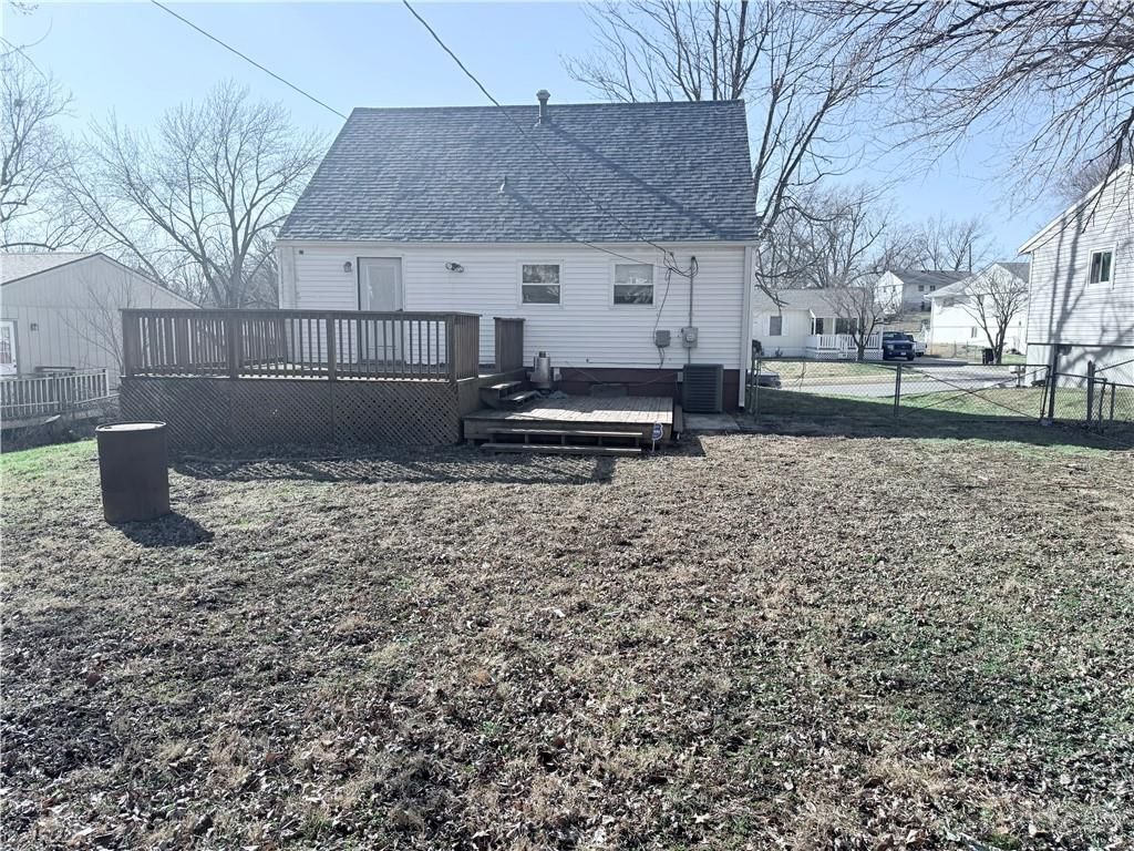 2401 Bittersweet Lane — photo 8