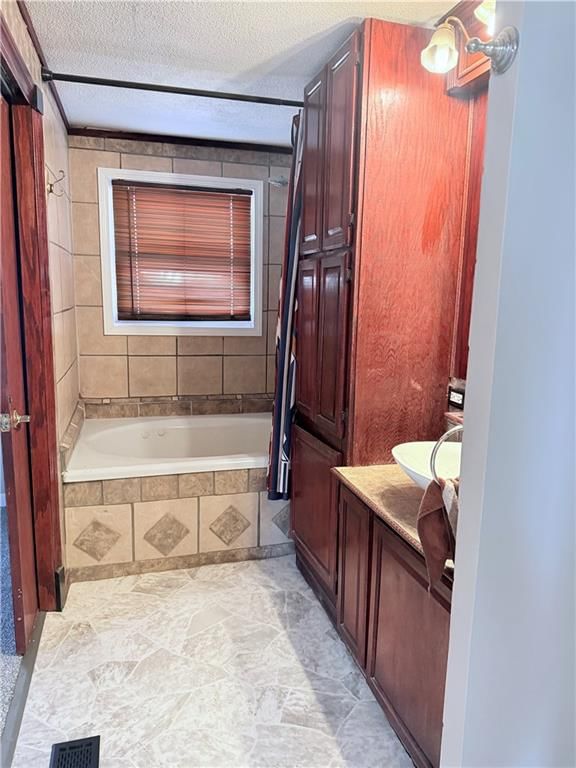 2401 Bittersweet Lane — photo 9