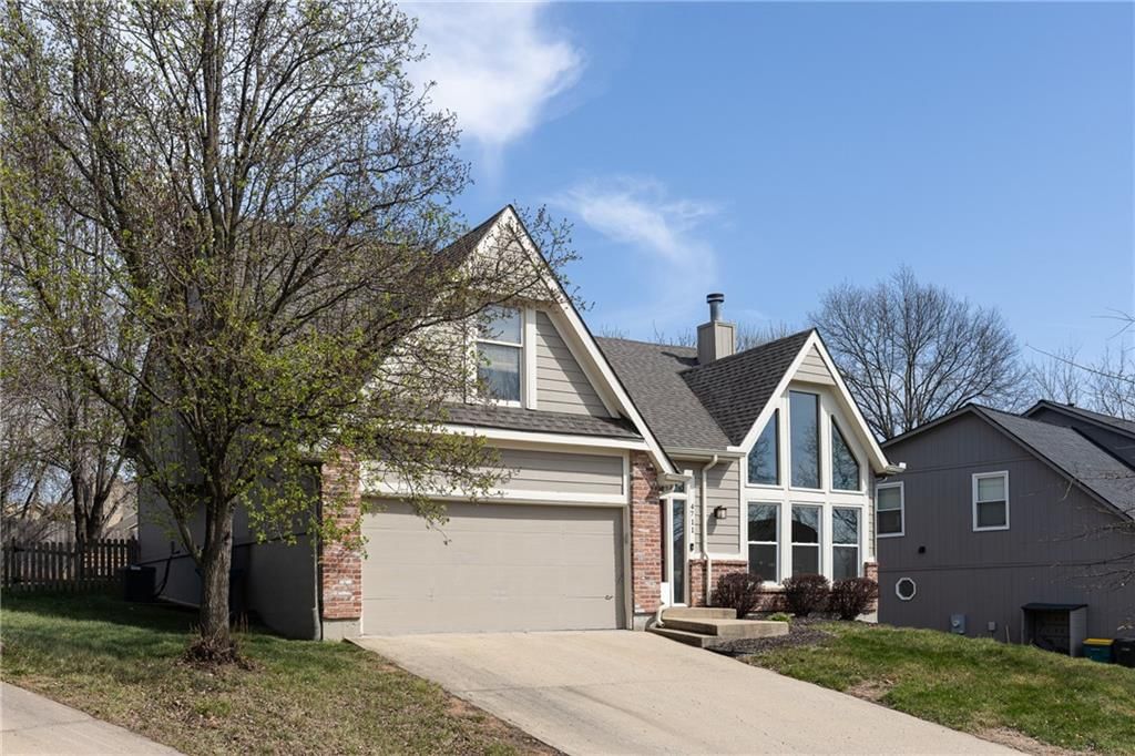 4711 Roundtree Court, Shawnee, KS