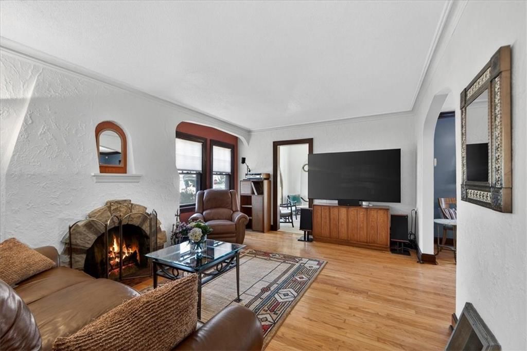 243 E 72nd Terrace — photo 5