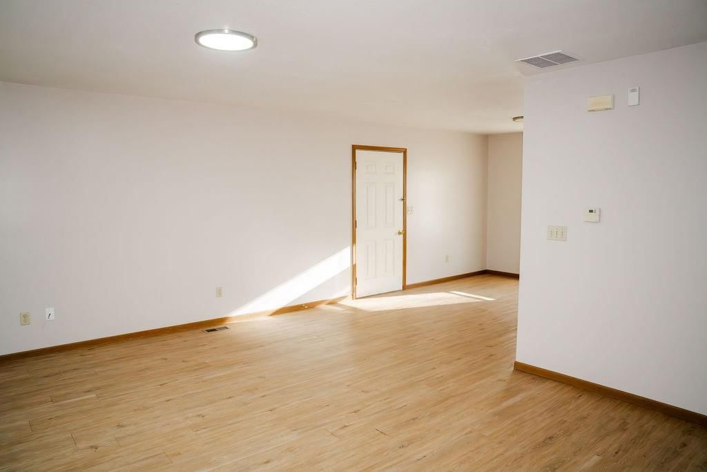 102 Steuben Court — photo 3