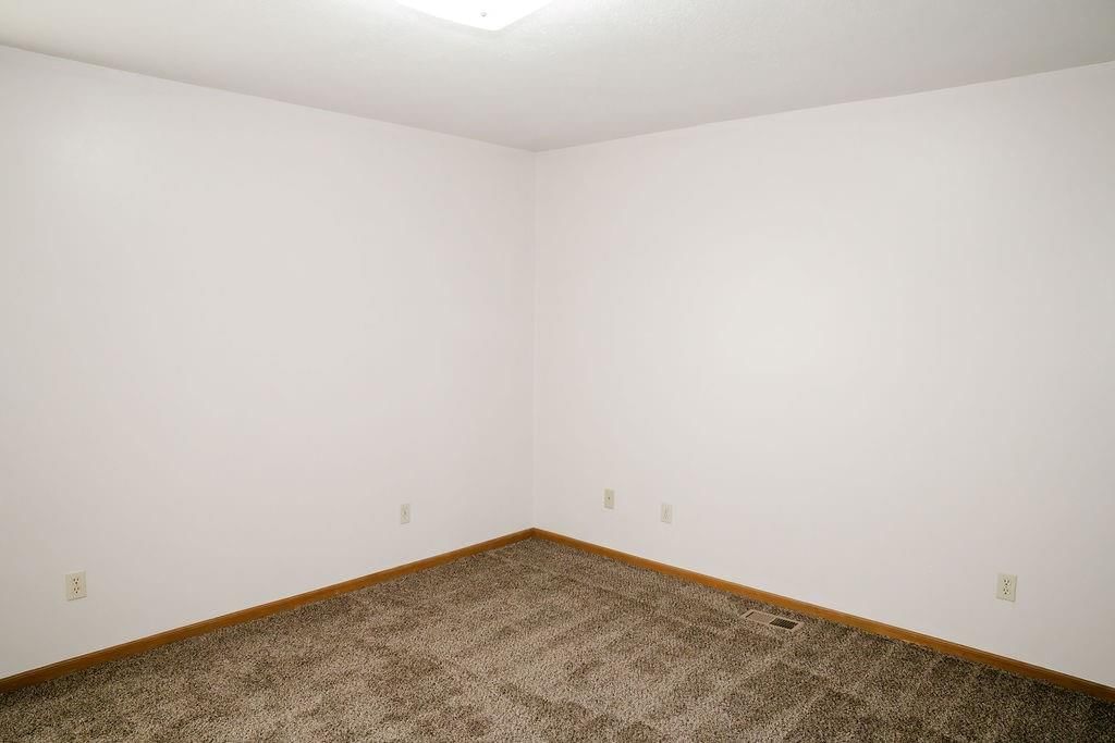 102 Steuben Court — photo 12
