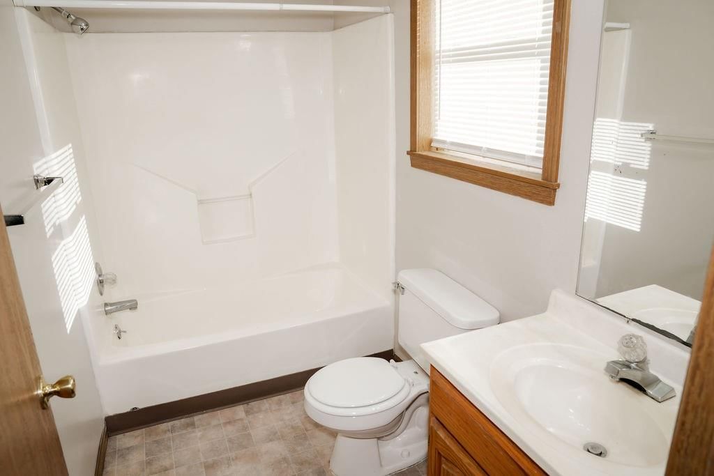 102 Steuben Court — photo 14