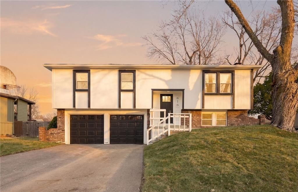 616 S Montclaire Drive — photo 2