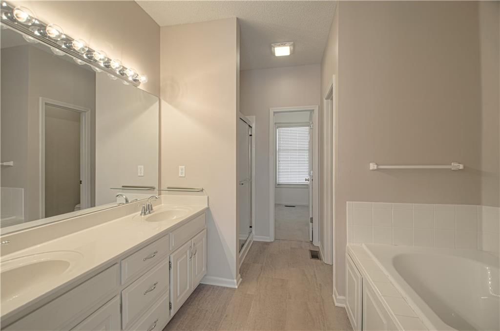 14200 Rosehill Street — photo 37