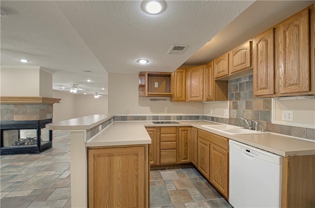 14200 Rosehill Street — photo 52