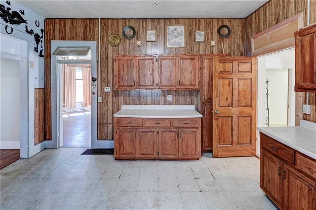 211 W Maple Street — photo 6