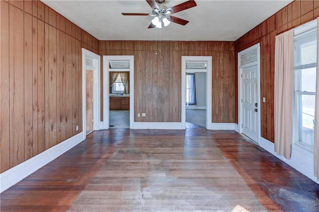 211 W Maple Street — photo 11