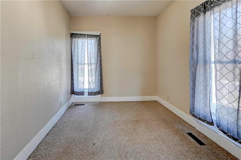 211 W Maple Street — photo 12