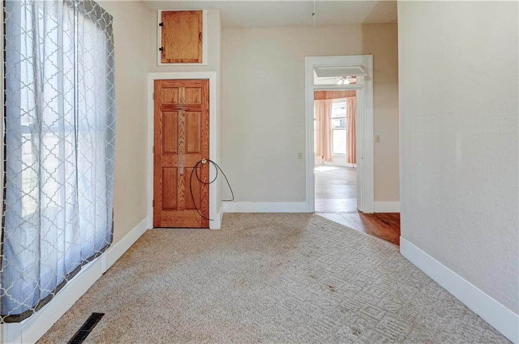 211 W Maple Street — photo 13