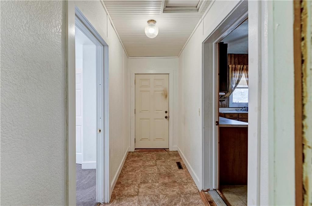 211 W Maple Street — photo 20