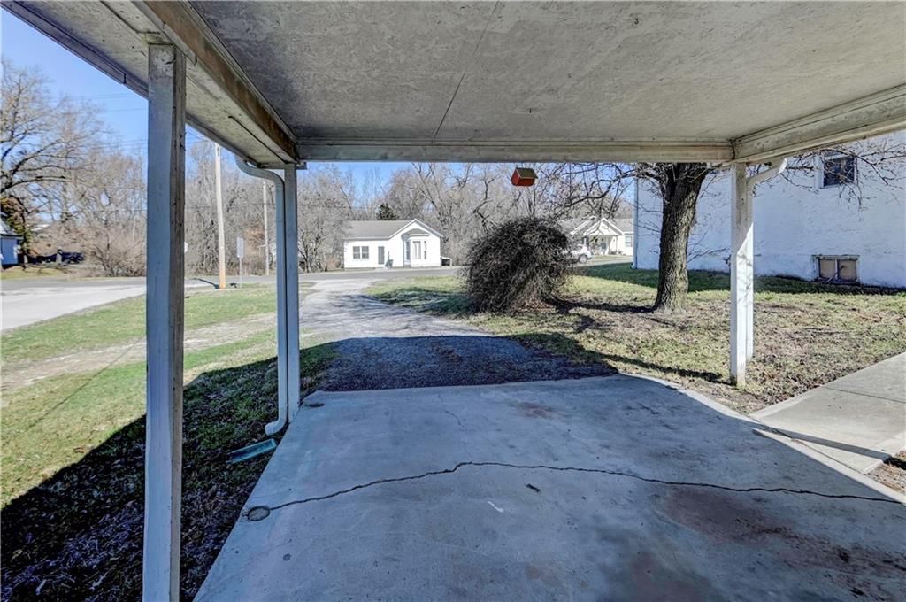 211 W Maple Street — photo 24