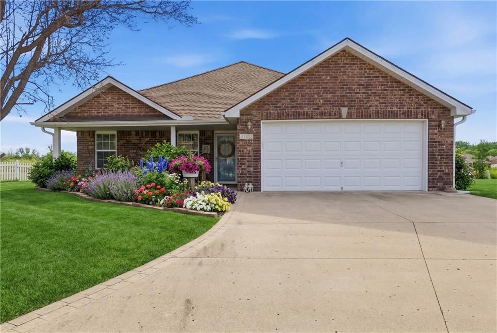 1703 NW Willow Drive — photo 2