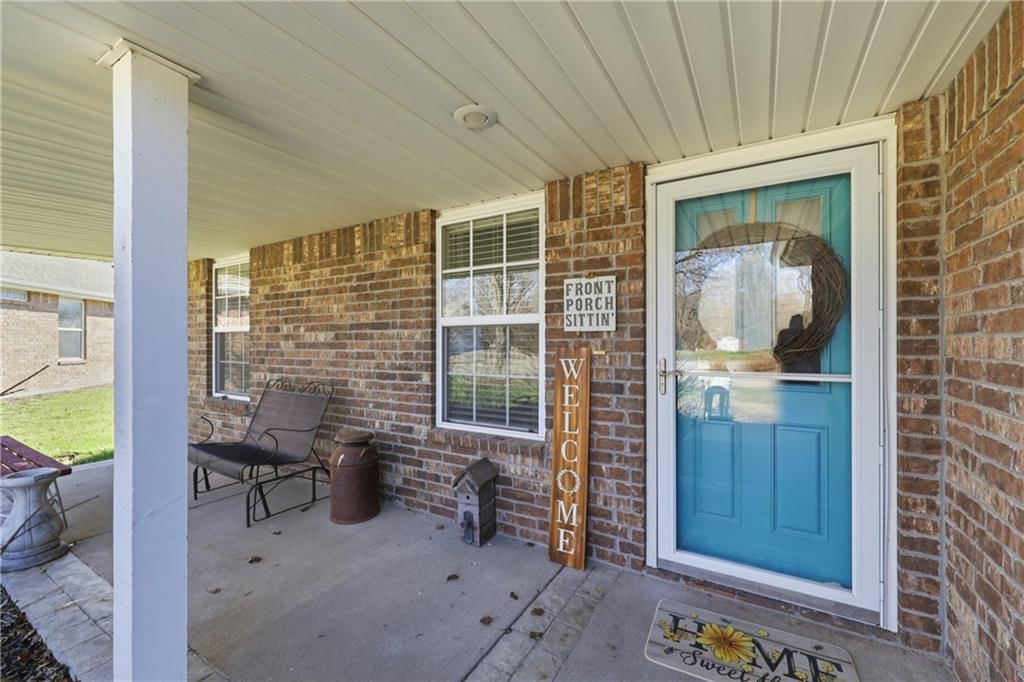 1703 NW Willow Drive — photo 3