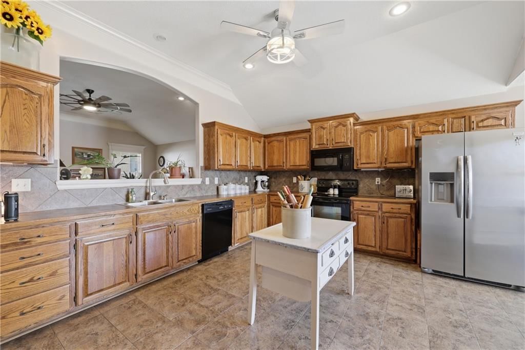 1703 NW Willow Drive — photo 9