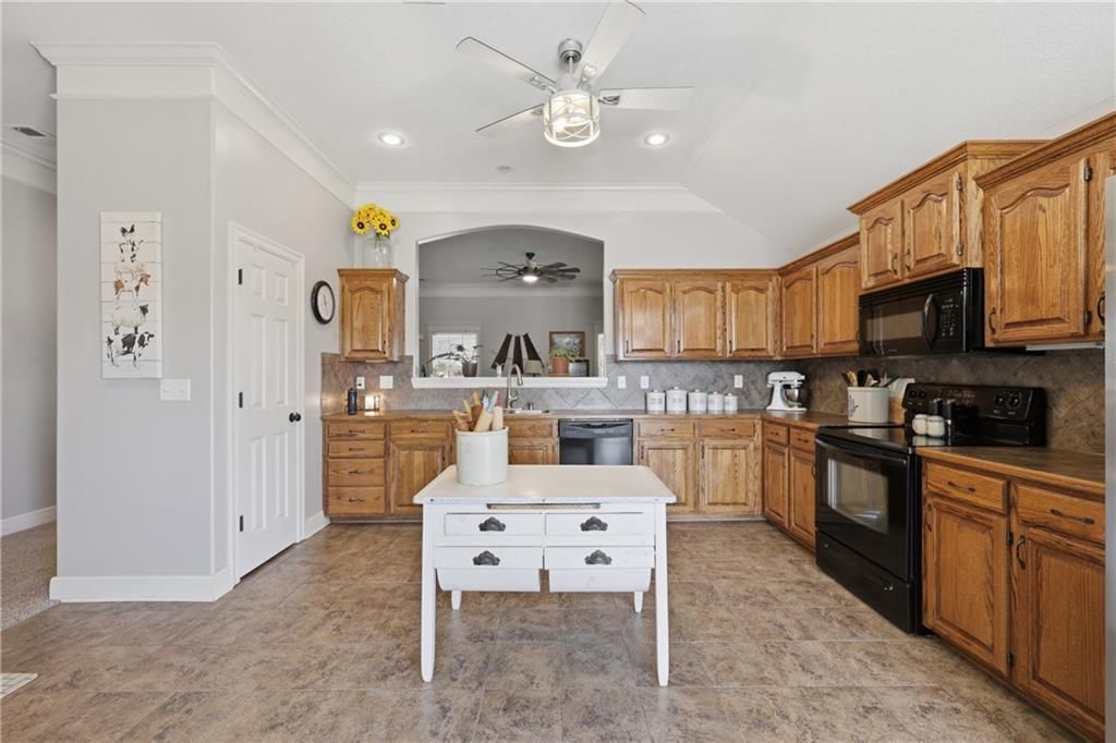 1703 NW Willow Drive — photo 10
