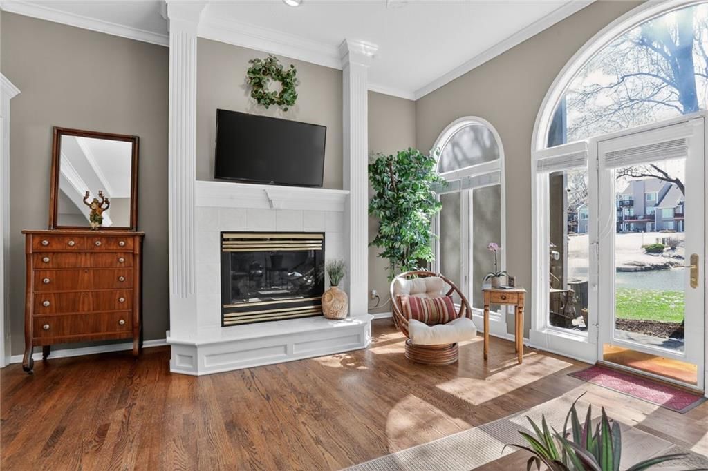 155 Pointe Drive — photo 4