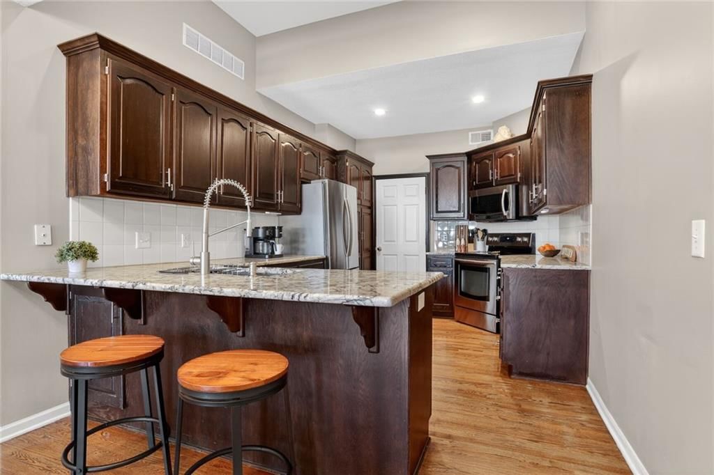 155 Pointe Drive — photo 8