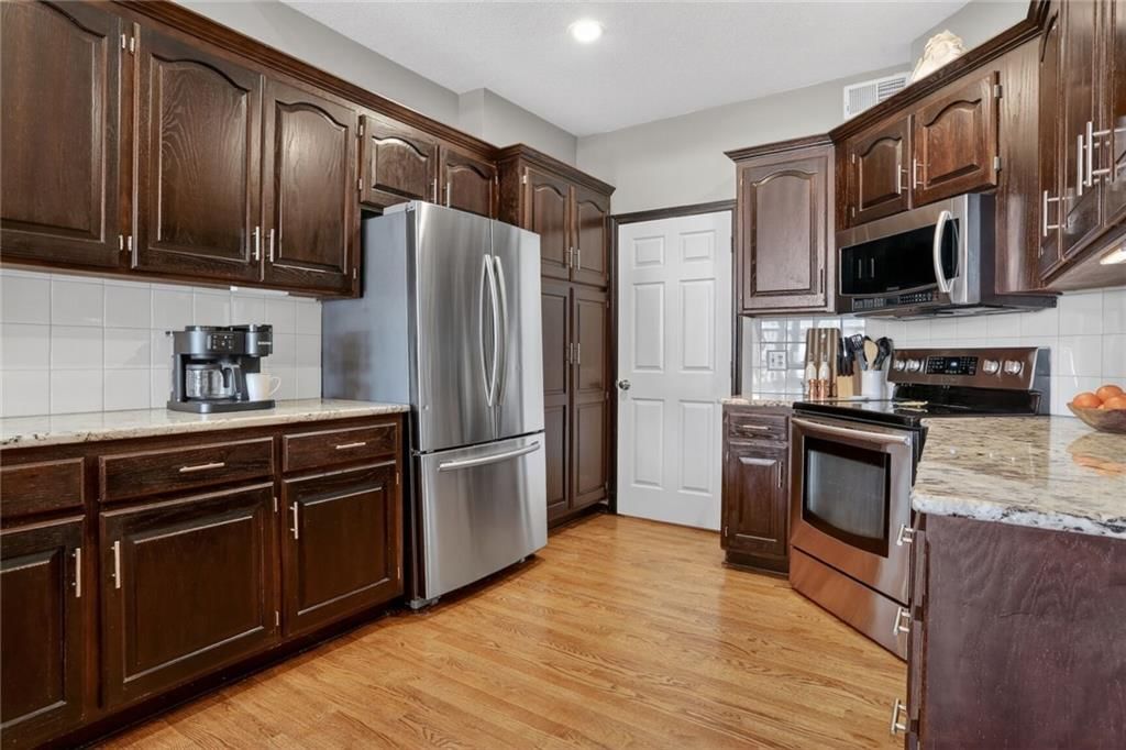 155 Pointe Drive — photo 9