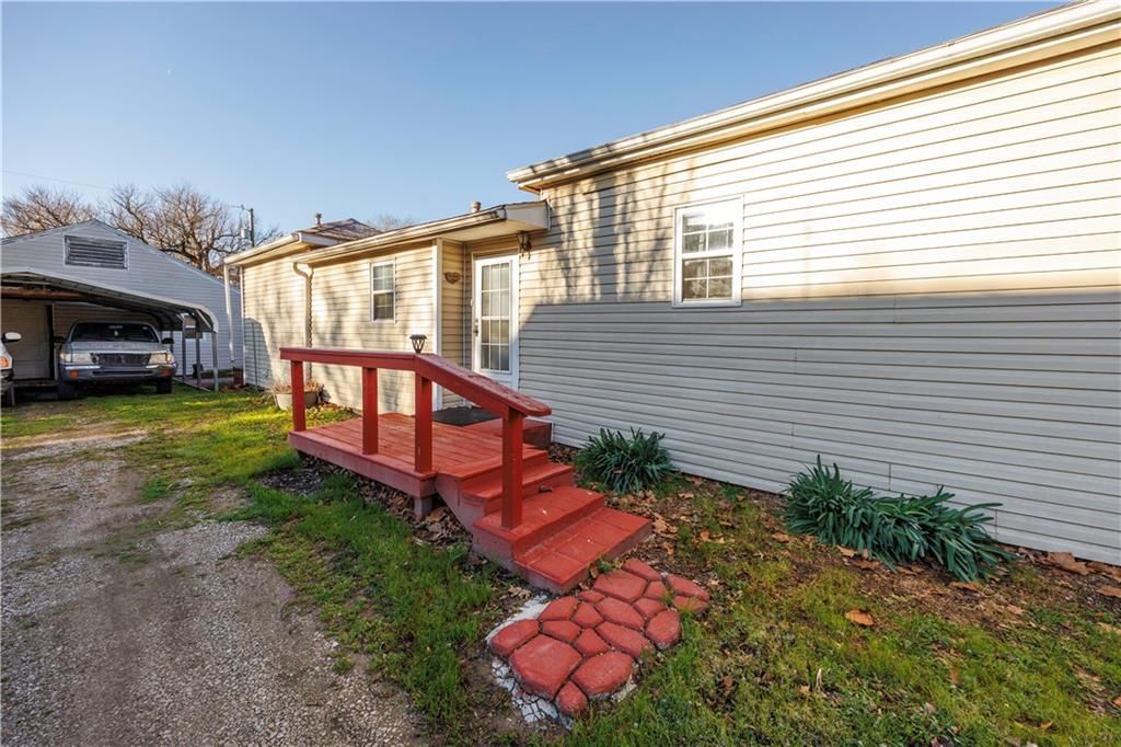 1013 Osage Street — photo 32
