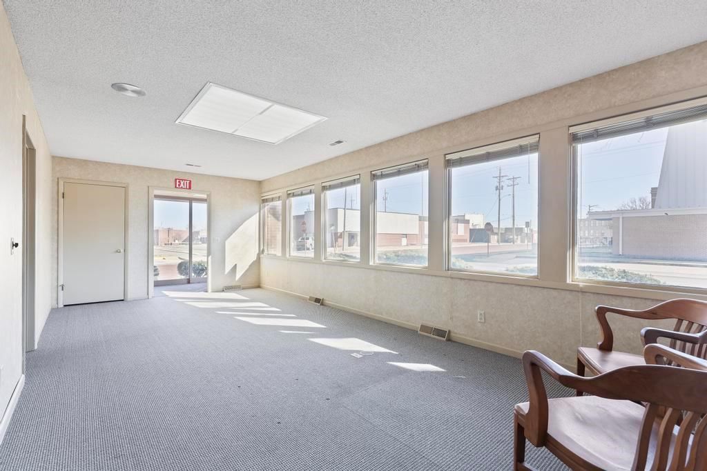 102 S Judson Street — photo 4
