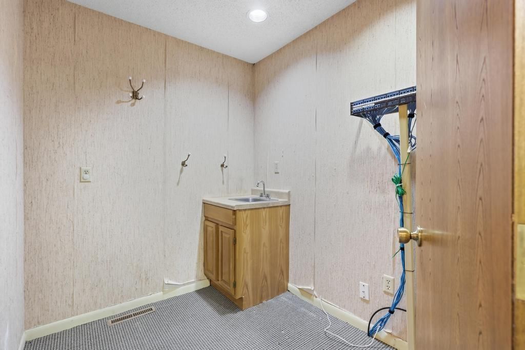 102 S Judson Street — photo 18