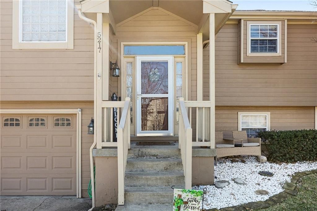 5217 NE Holiday Drive — photo 2