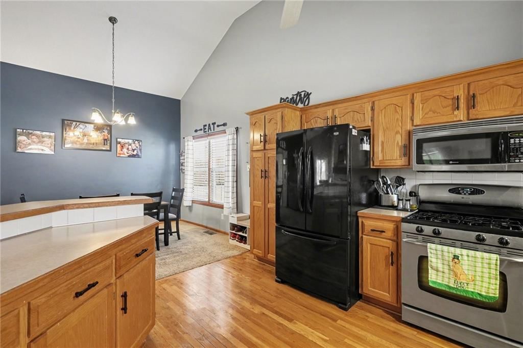 5217 NE Holiday Drive — photo 8