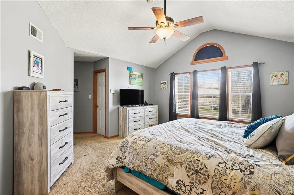 5217 NE Holiday Drive — photo 12