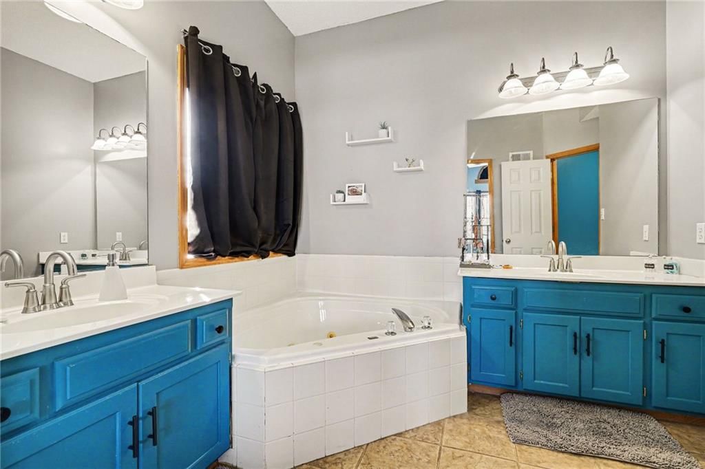 5217 NE Holiday Drive — photo 14
